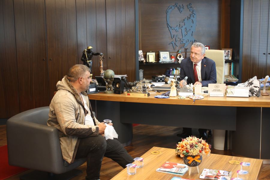 Çatıya çıkan vatandaşı Başkan Kantarcı ikna etti