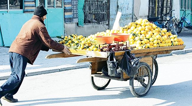 Onların derdi ekmek kavgası Seyyar satıcılar..