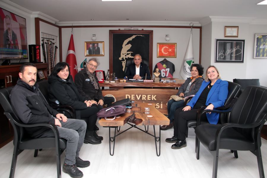 BAŞKAN BOZKURT, OYUNCU TAMER LEVENT’İ AĞIRLADI  