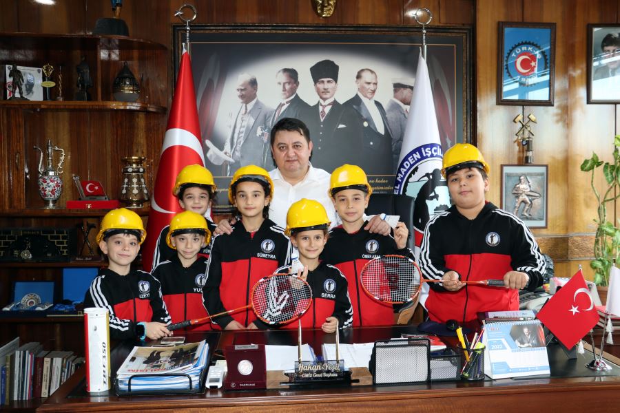 BADMİNTON SPORCULARI GMİS’İ ZİYARET ETTİ
