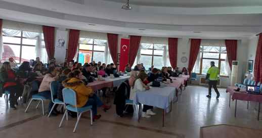Öğretmenlere trafik kuralları anlatıldı