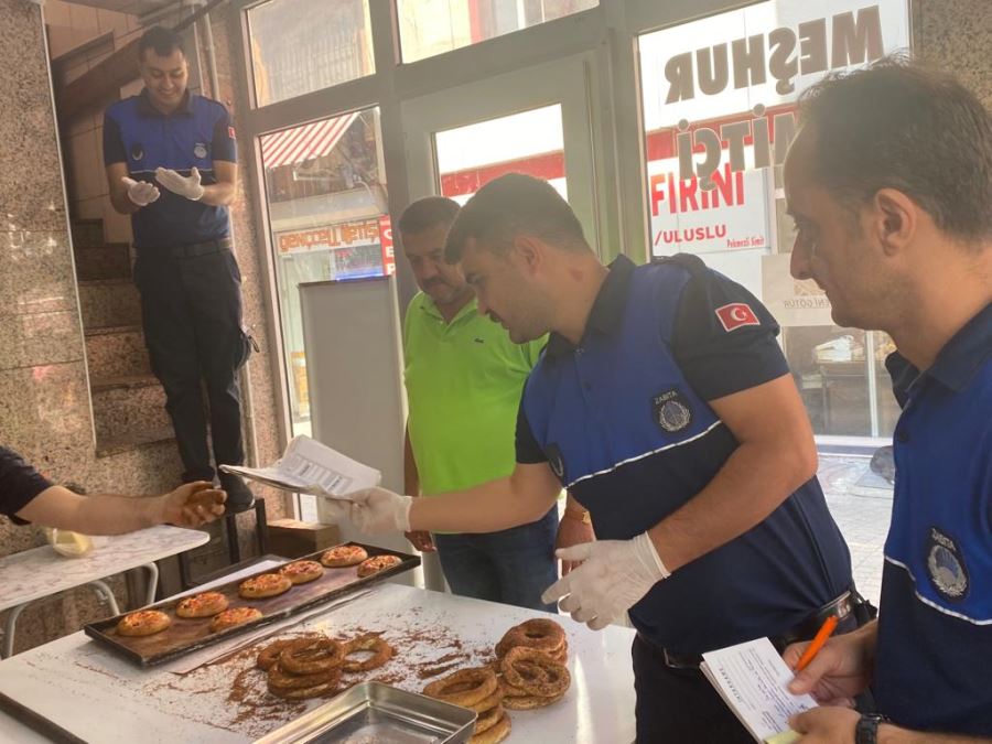 ZABITA EKİPLERİ SİMİT FIRINLARINI DENETLEDİ