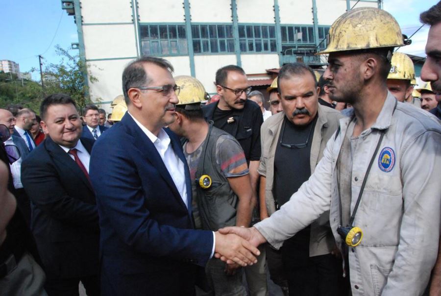 ENERJİ BAKANI FATİH DÖNMEZ, AMASRA’DA MADENCİYİ ZİYARET ETTİ