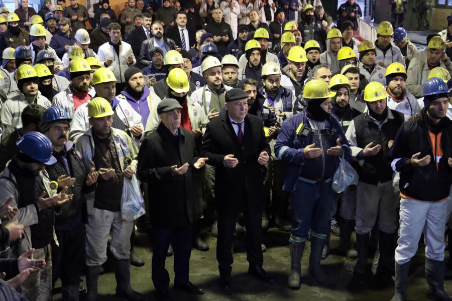 KOZLU’DA KAYBETTİĞİMİZ 8 MADEN İŞÇİSİ DUALARLA ANILDI 