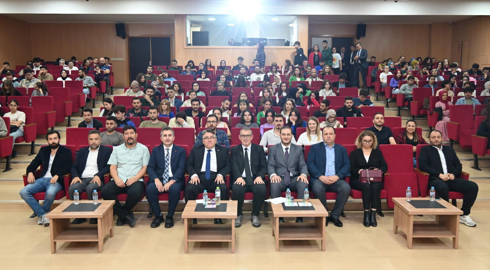 ZBEÜ’de ‘Yükselen Cumhuriyetin Enerji Merkezi: Zonguldak Konferansı Yapıldı 
