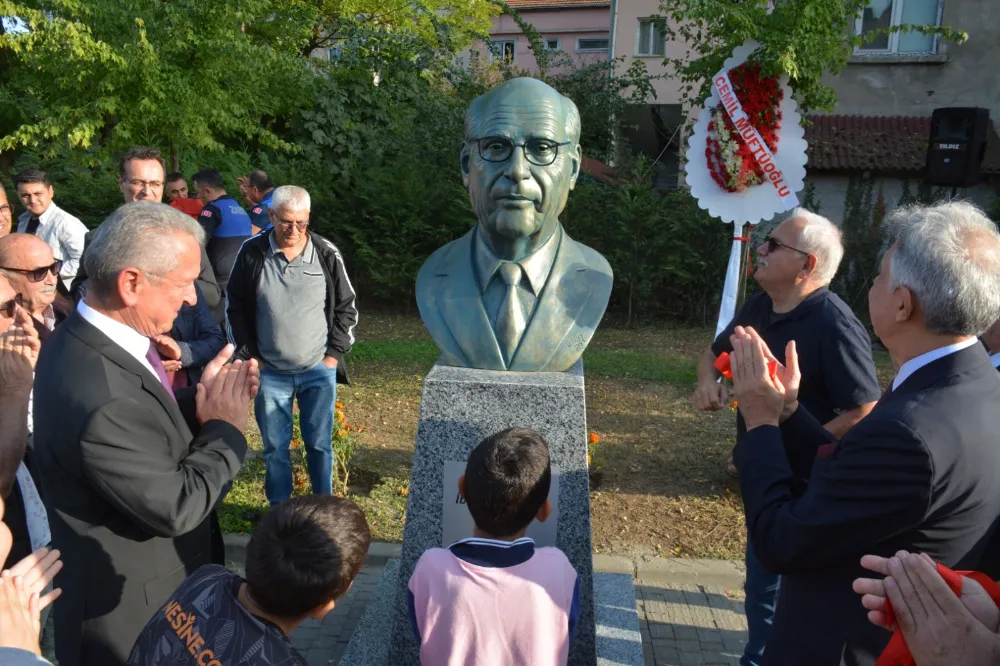 Zonguldak şairinin büstü açıldı 