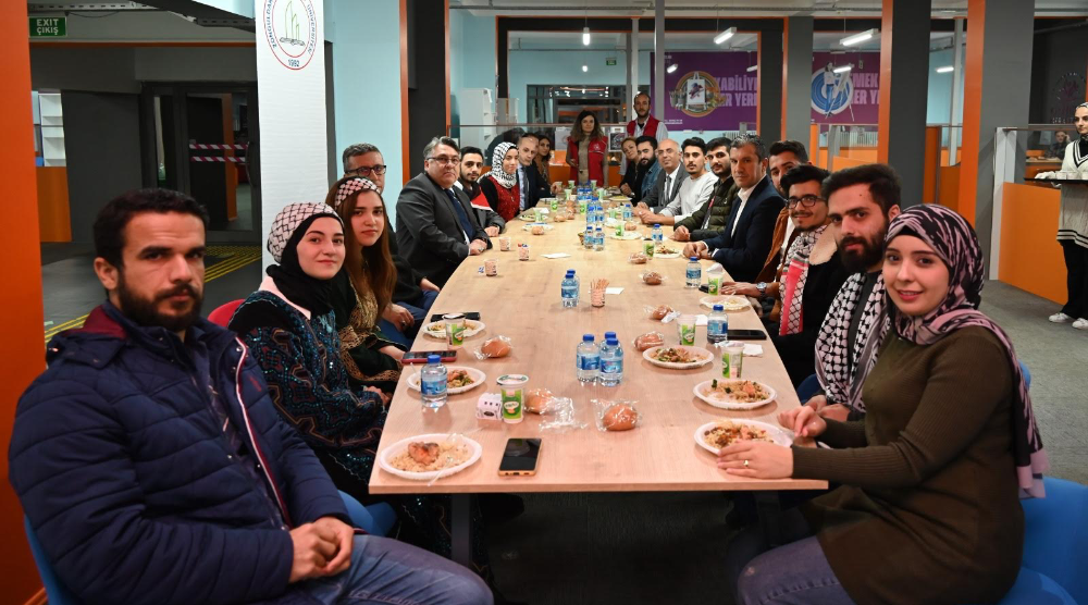 Genç Ofisler Kültür Buluşmalarında Filistinli Öğrenciler Kendi Ülkelerini Tanıttı 
