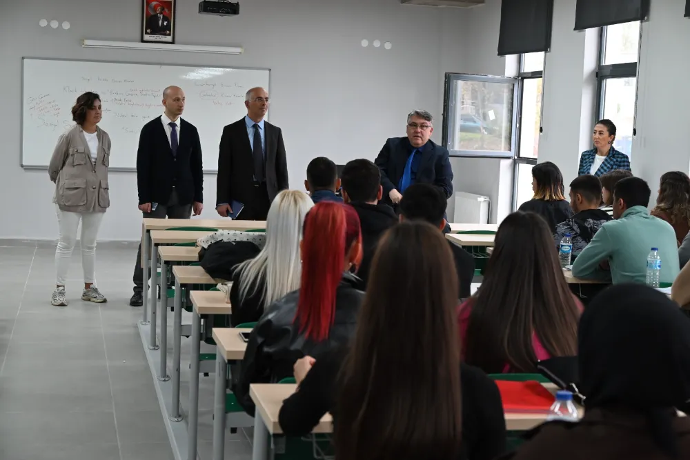 Rektör Özölçer Çaycuma Kampüsünde Öğrencilerle Bir Araya Geldi