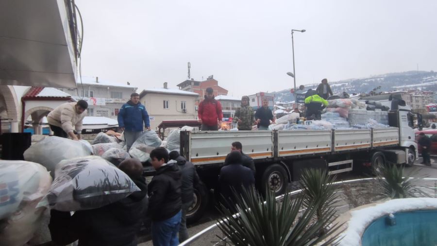 DEVREK BELEDİYESİ’NDEN BİR YARDIM TIRI DAHA