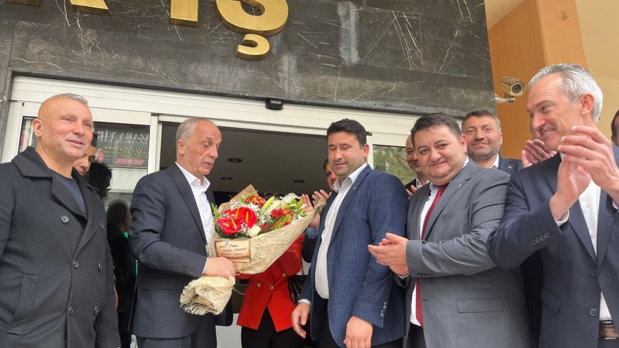 ATALAY’I ÇİÇEKLERLE KARŞILADILAR