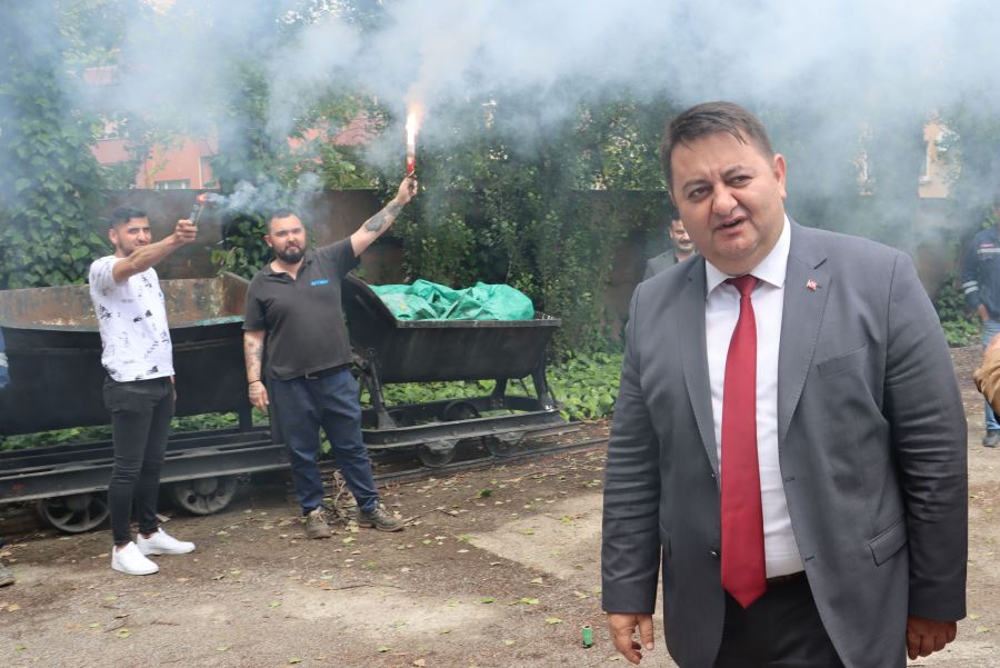 TTK MERKEZ ÇALIŞANLARINDAN GMİS YÖNETİMİNE MEŞALELİ KARŞILAMA