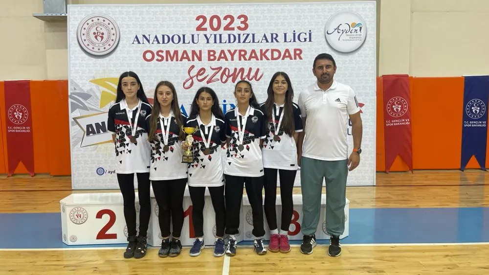 DEVREK BADMİNTON KIZ TAKIMI TÜRKİYE 4.SÜ OLDU