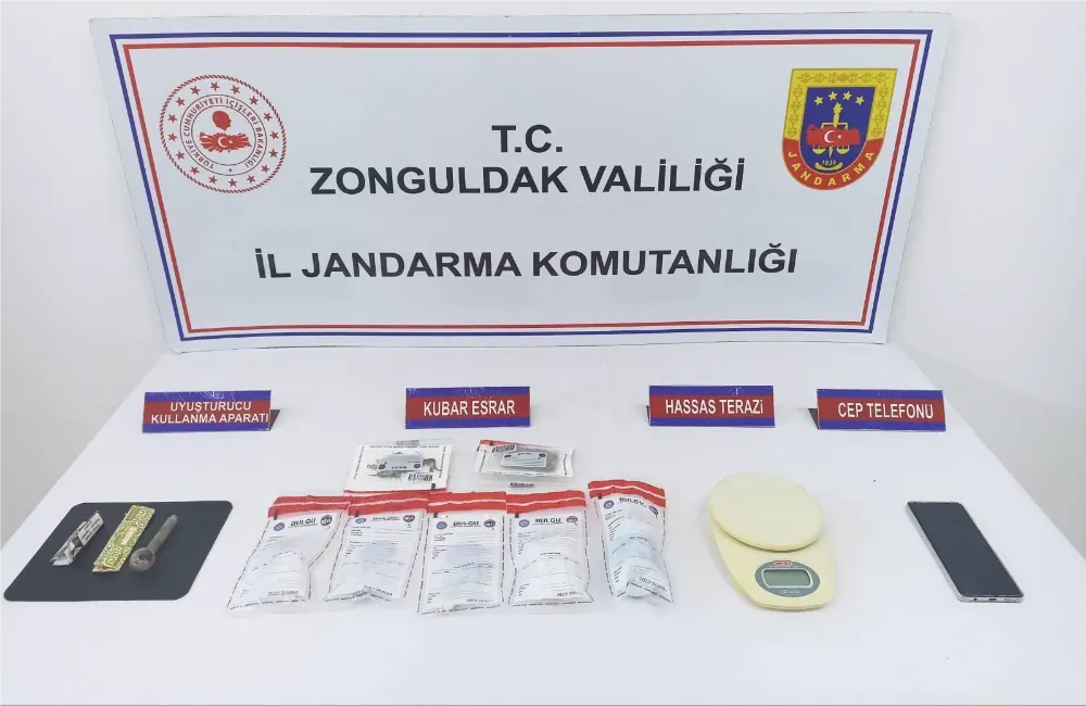 Evden çok miktarda uyuşturucu çıktı