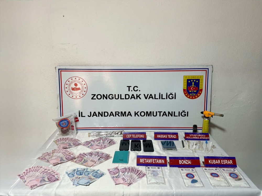 Yasaklı maddeler ve para ele geçirildi 
