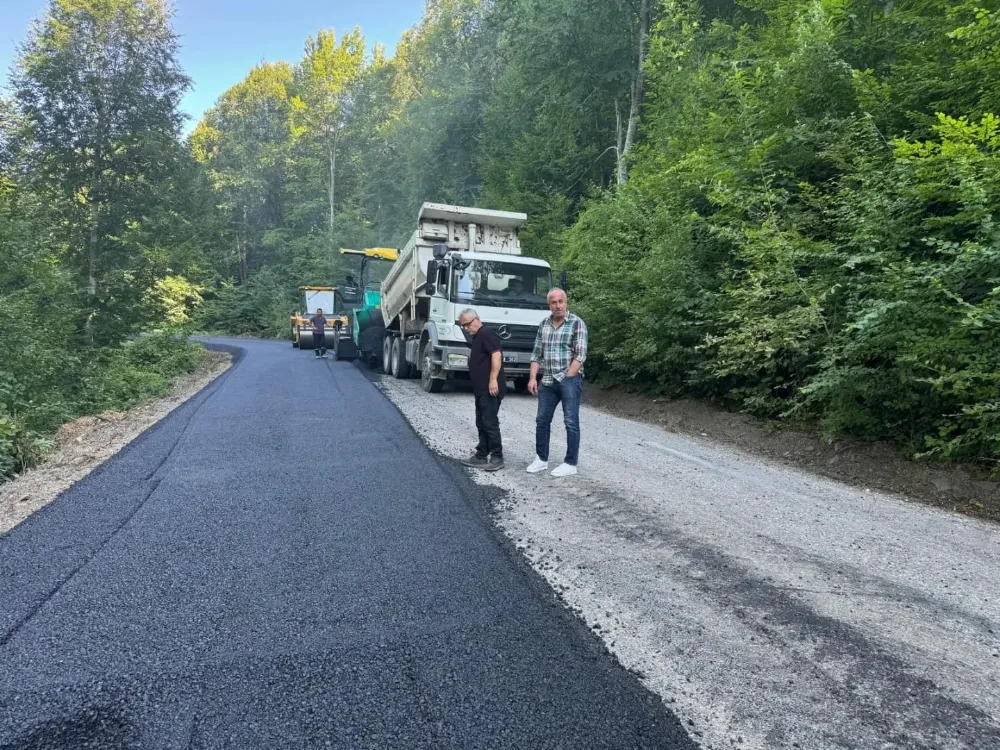 İL ÖZEL İDARESİ SICAK ASFALT ÇALIŞMALARINA DEVAM EDİYOR